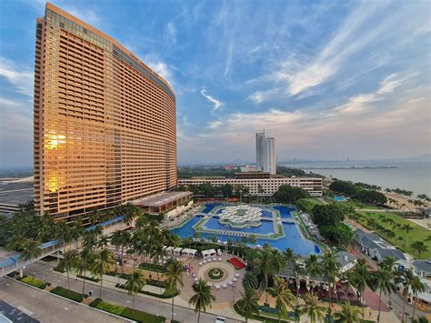 BIG Hotel .